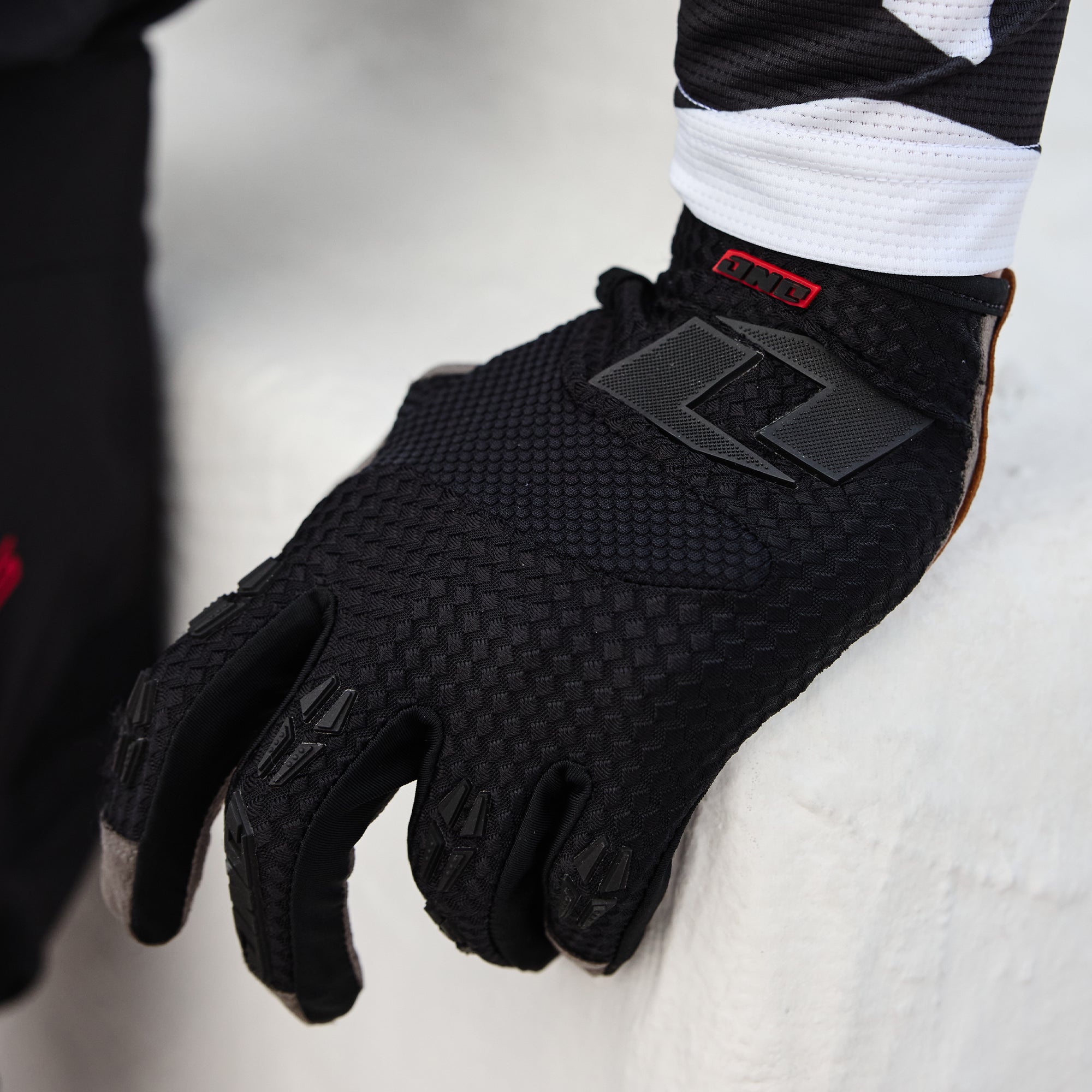 X-197 Glove - CORE BLACK