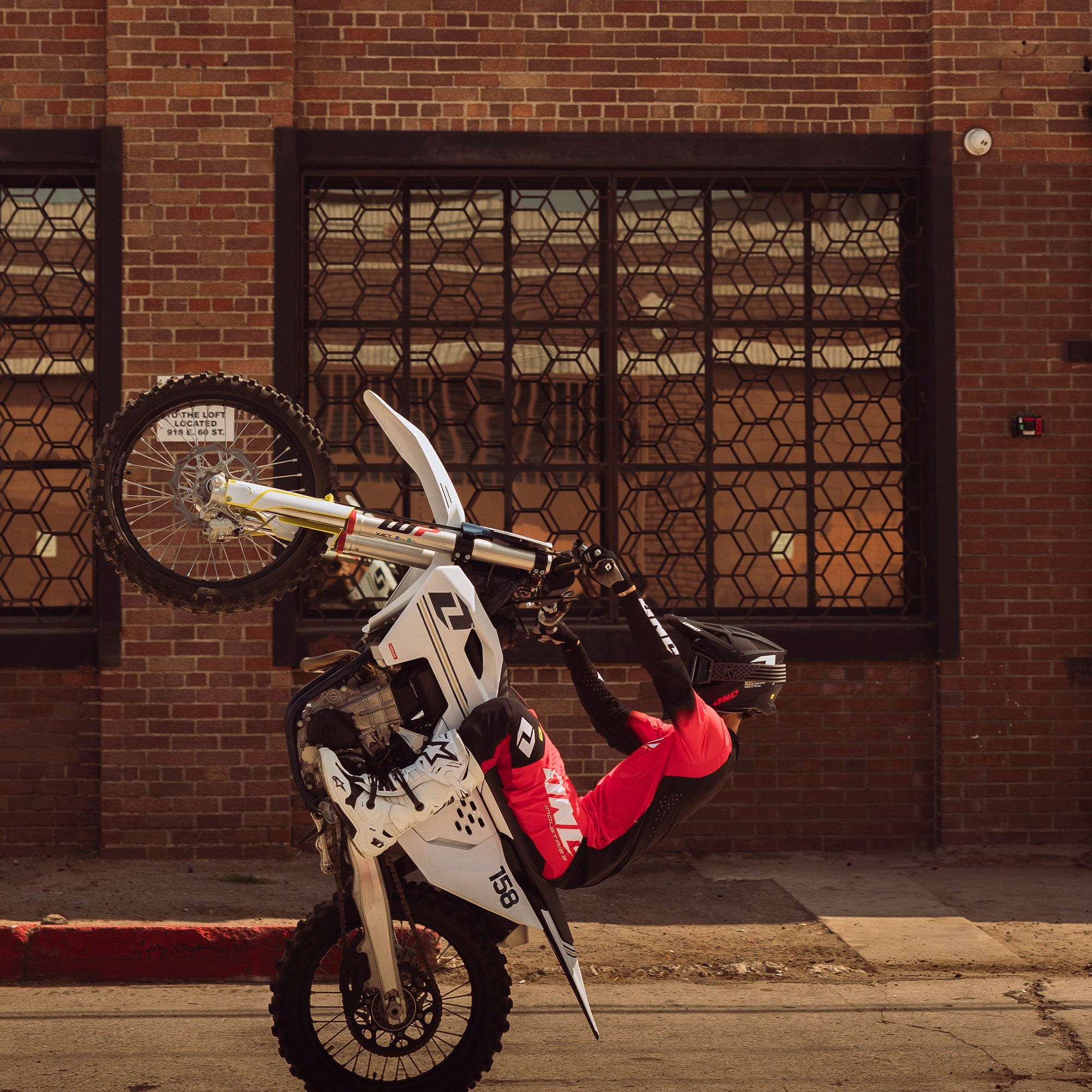 X-297 HELMET - FOCUS BLACK/WHITE – ONE Industries