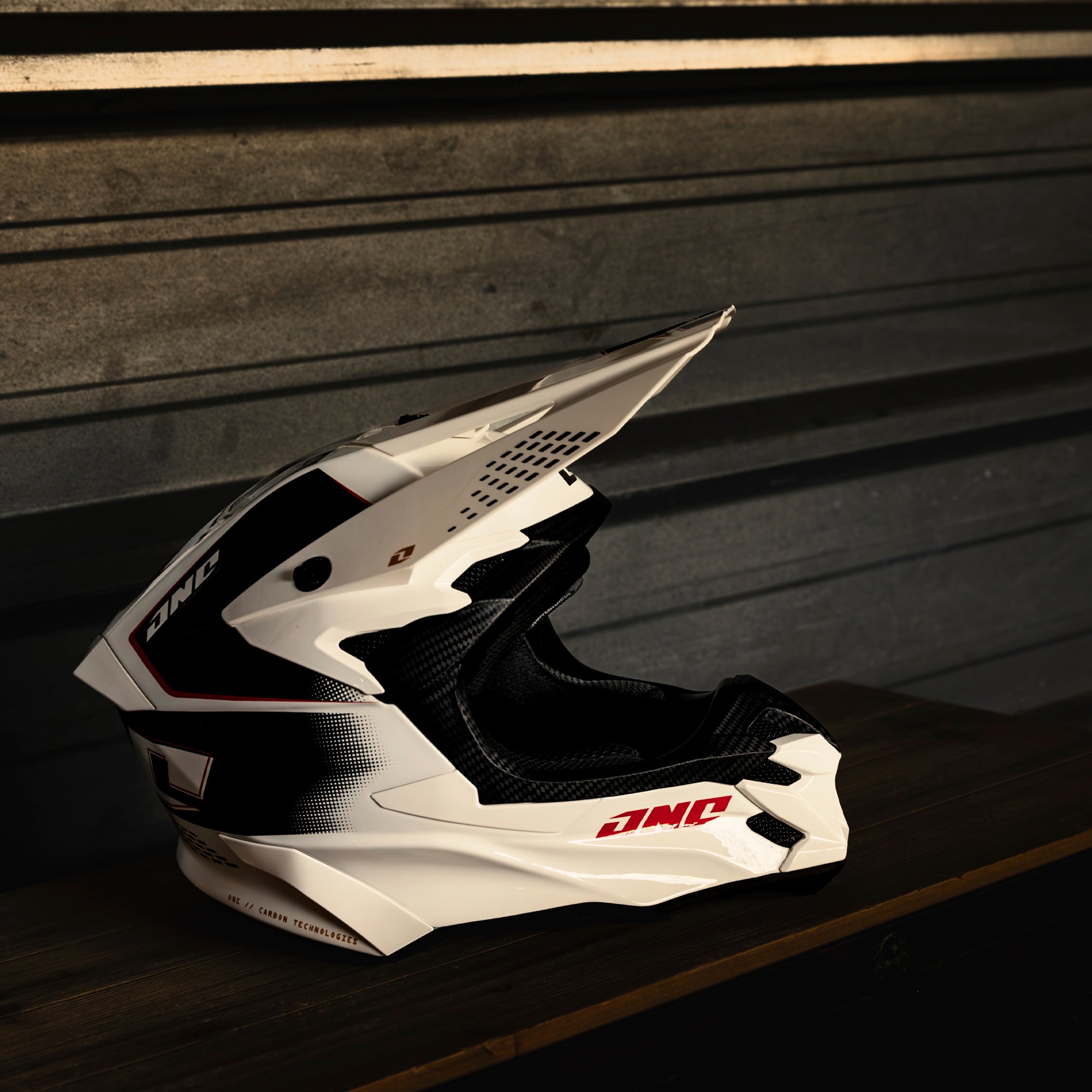 X-197 HELMET CARBON - WHITE SCORCH – ONE Industries